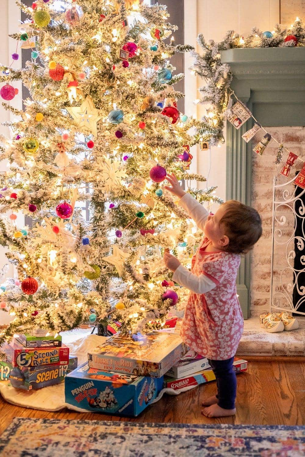 Easy DIY Family Christmas Photo Ideas to Take at Home - Bless'er House