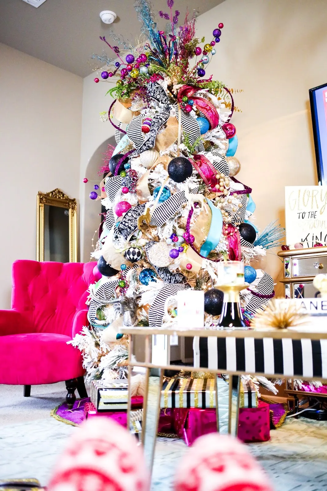 emily-gemma-christmas-tree -emily-gemma-blog-the-sweetest-thing-blog-christmas-tree-how-to-put-ribbon -on-christmas-tree-flocked-christmas-tree-christmas-tree-with-pink-and-blue-6  -