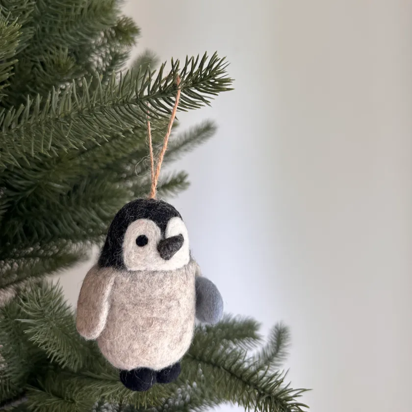 Felt Penguin Christmas Ornament - DaVallia