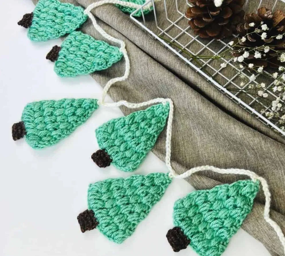 Festive Christmas Garland Crochet Patterns