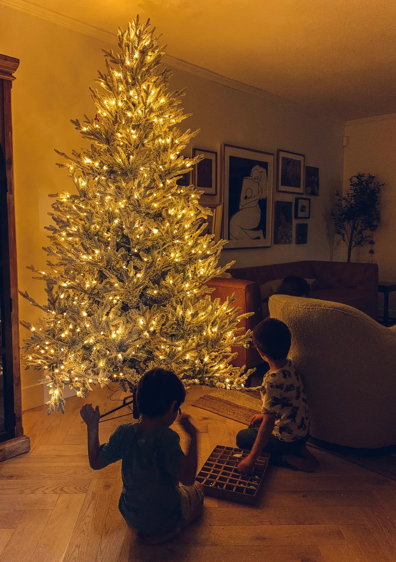 Flocked Christmas Trees for All Budgets — REBECCA & GENEVIEVE