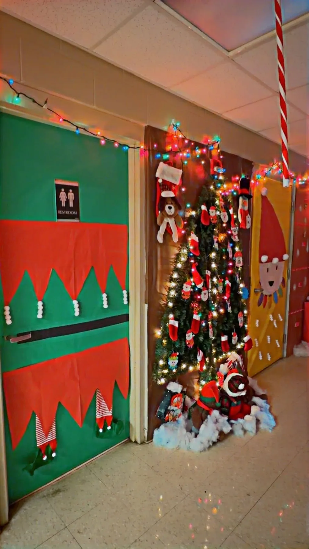 Fort Deposit Elementary decks the halls