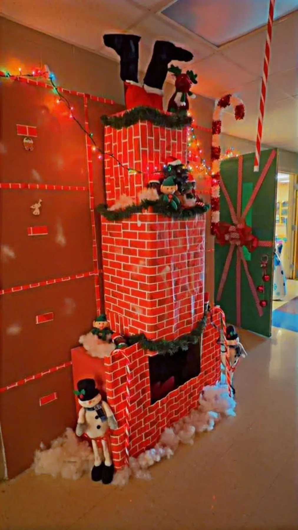 Fort Deposit Elementary decks the halls