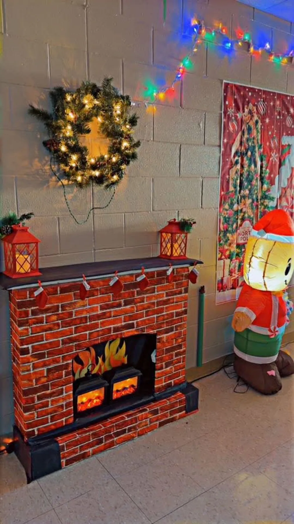 Fort Deposit Elementary decks the halls