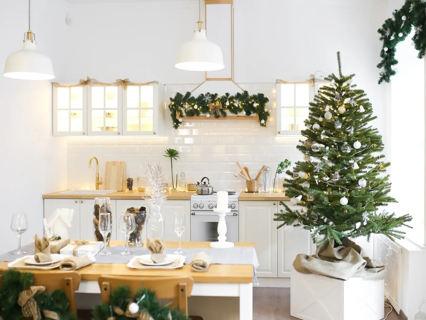 Garland Mantel Kitchen Ideas on Instagram | Apartment Therapy