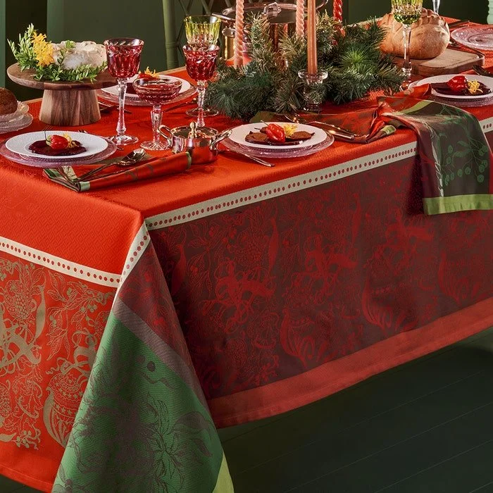 garnier thiebaut, table cloth france, noel fruite rouge — La Maison