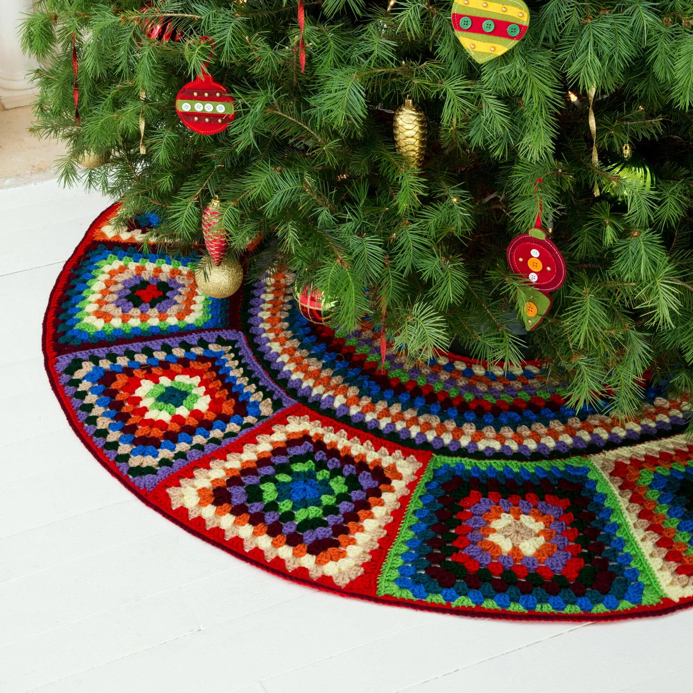 Granny Square Tree Skirt Pattern | FaveCrafts.com Crochet Squares Handmade  Christmas Tree Skirt Vintage Red