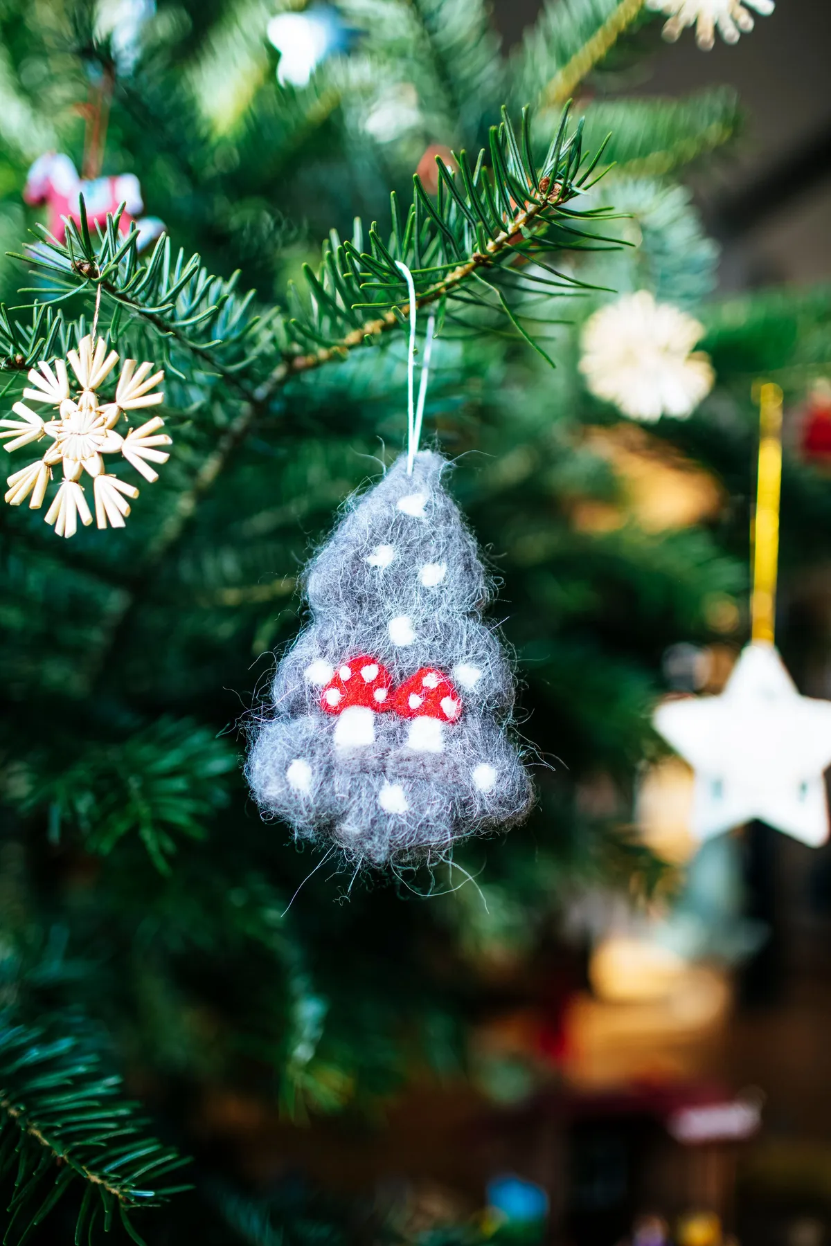 Gray and White Snowflake Ornament · Free Stock Photo