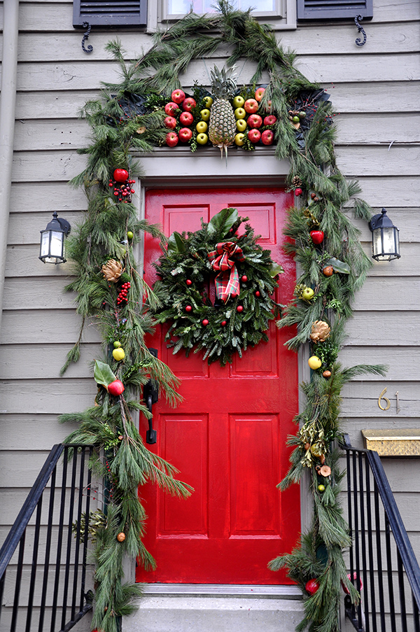 Historic Homes Decorated for Christmas - Jacquelynne Steves