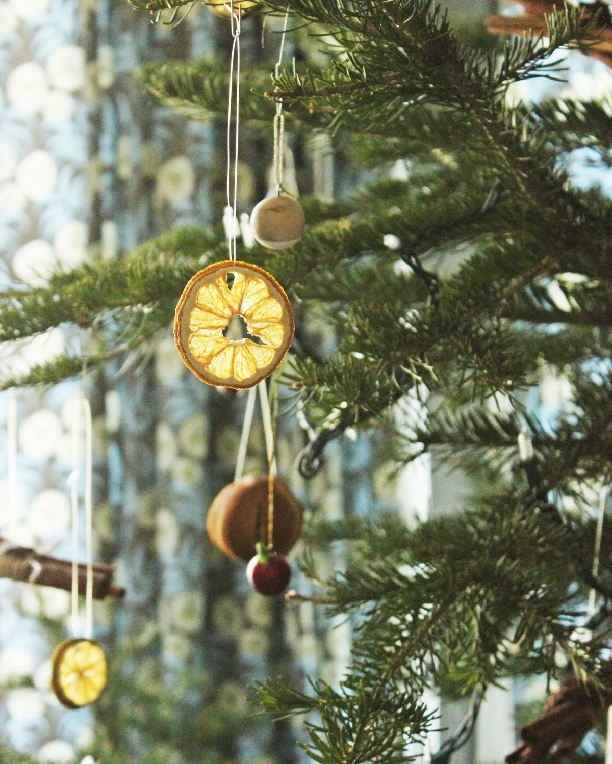 Homemade Christmas Ornaments: A Natural Way To Decorate Tree