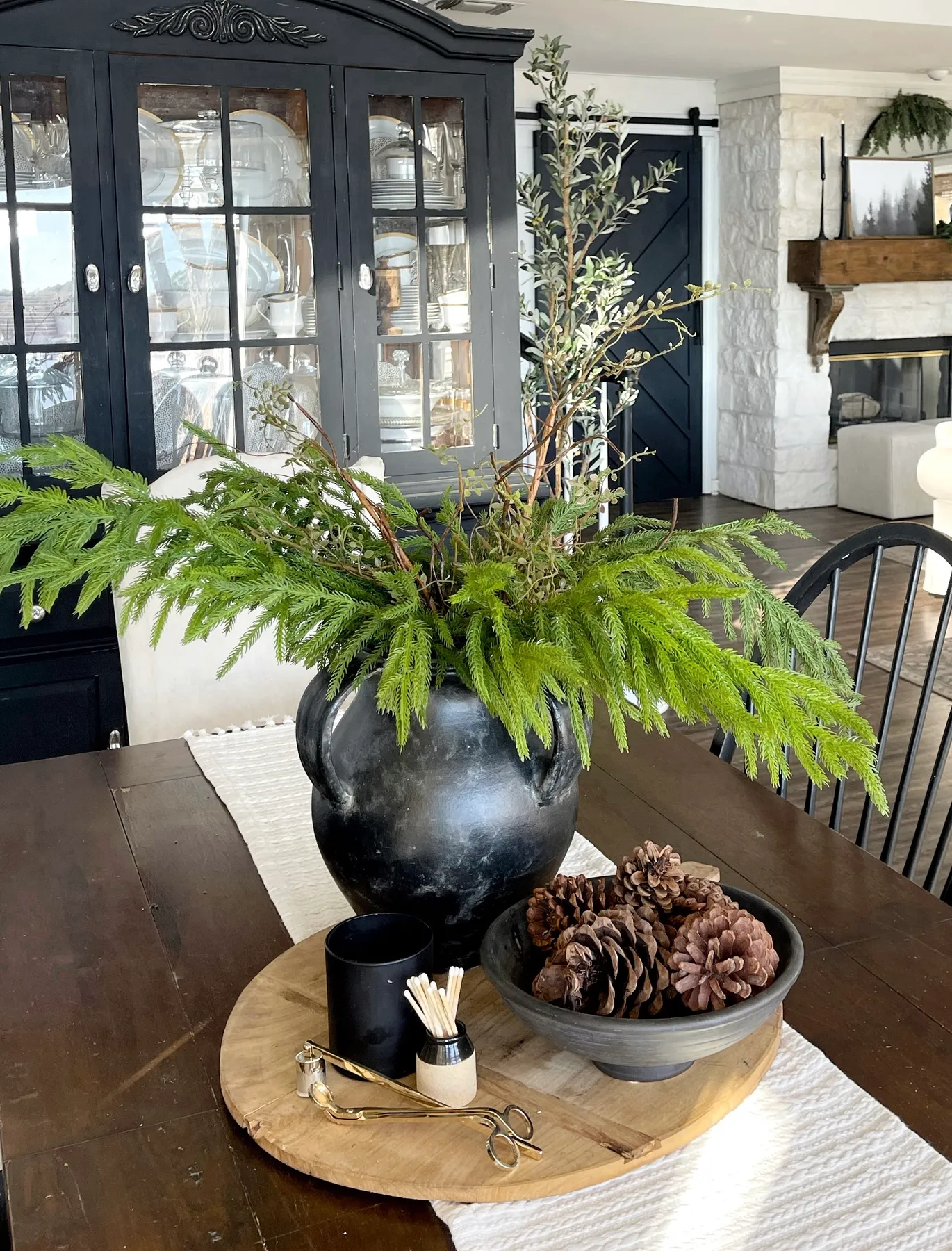 How To Add Beautiful And Simple Winter Decor * Hip & Humble Style