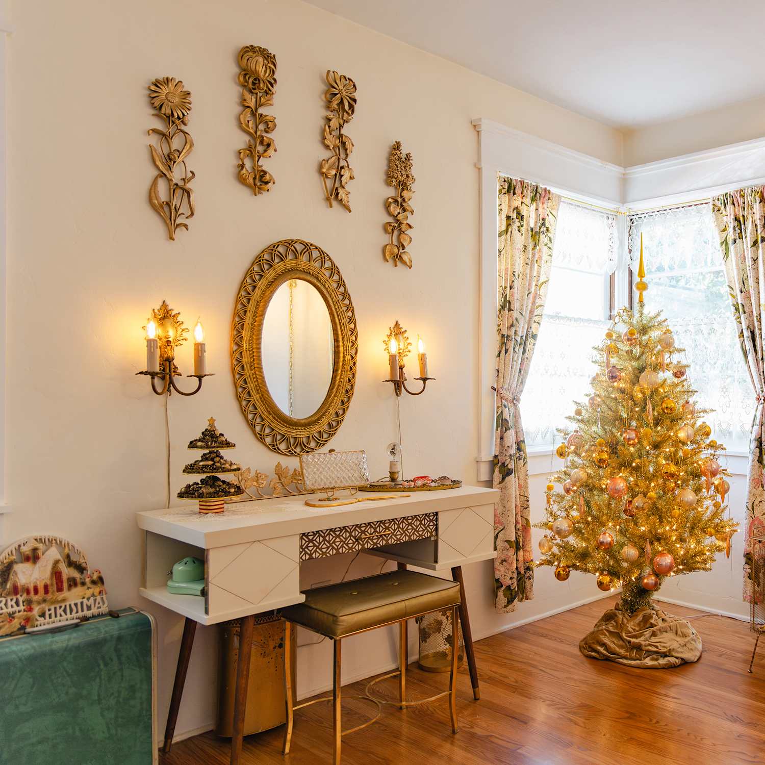 How to Create a Bejeweled Christmas Tree | Apartment Therapy