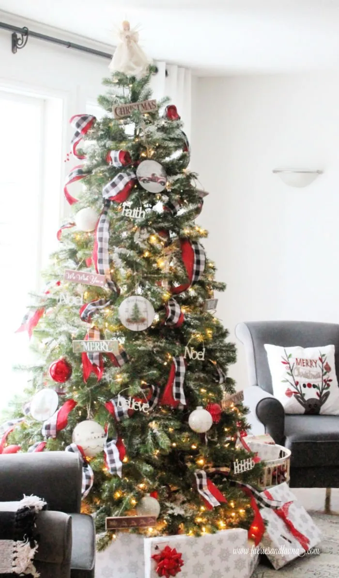 How to Decorate a Christmas Tree Professionally with Ribbon