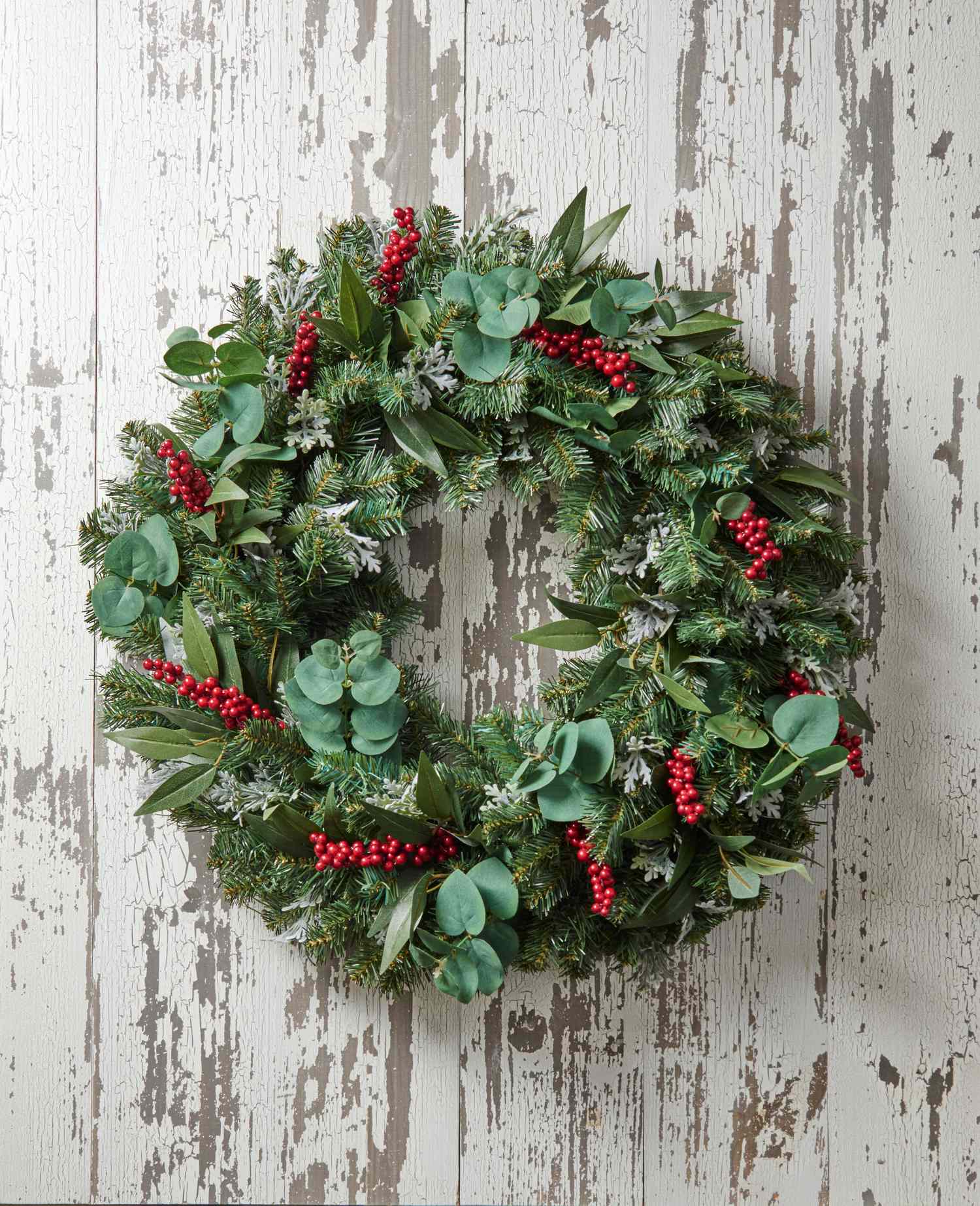 How to Decorate a Christmas Wreath