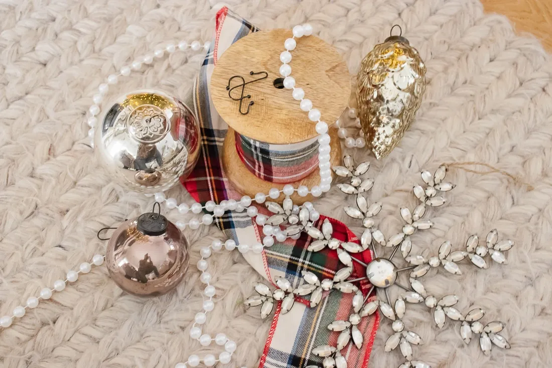 How To Decorate A Nostalgic Vintage Inspired Christmas Tree - Making it in the Mountains