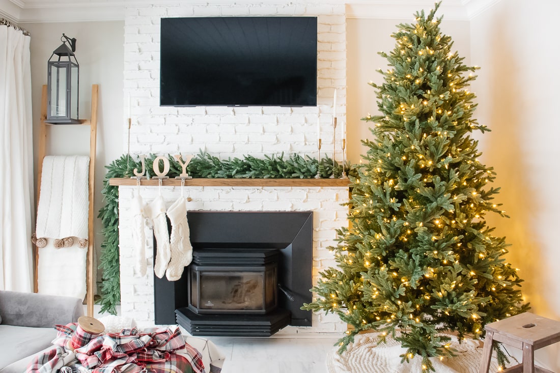 How To Decorate A Nostalgic Vintage Inspired Christmas Tree - Making it in  the Mountains