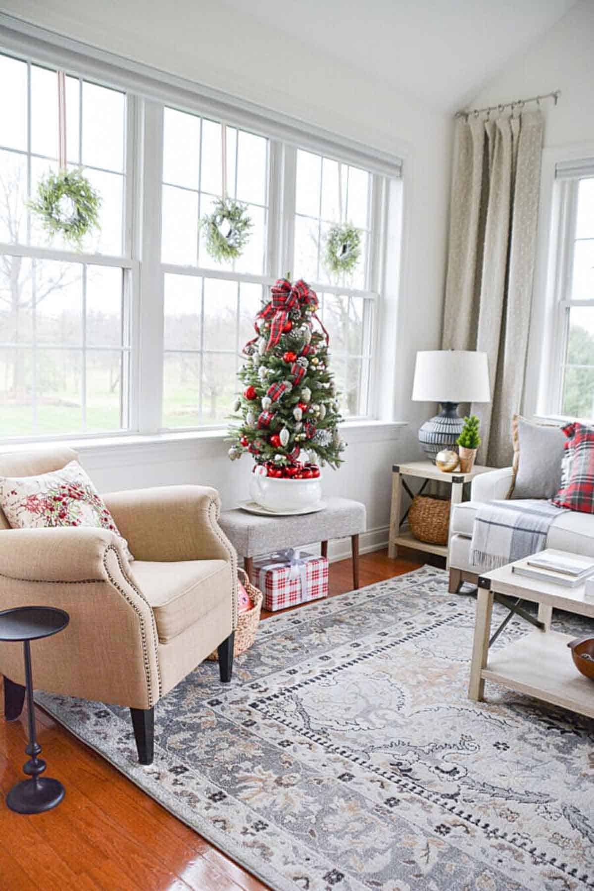 How To Decorate A Small Christmas Tree Decorate With Tiny Christmas Trees