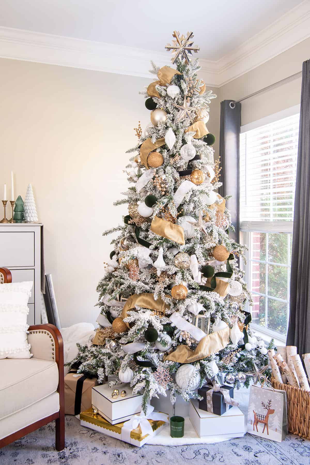 How to Decorate an Elegant White and Gold Christmas Tree Like A Pro  Christmas Tree