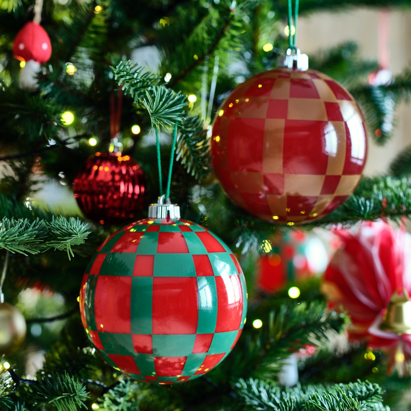 How to decorate your Christmas tree - IKEA
