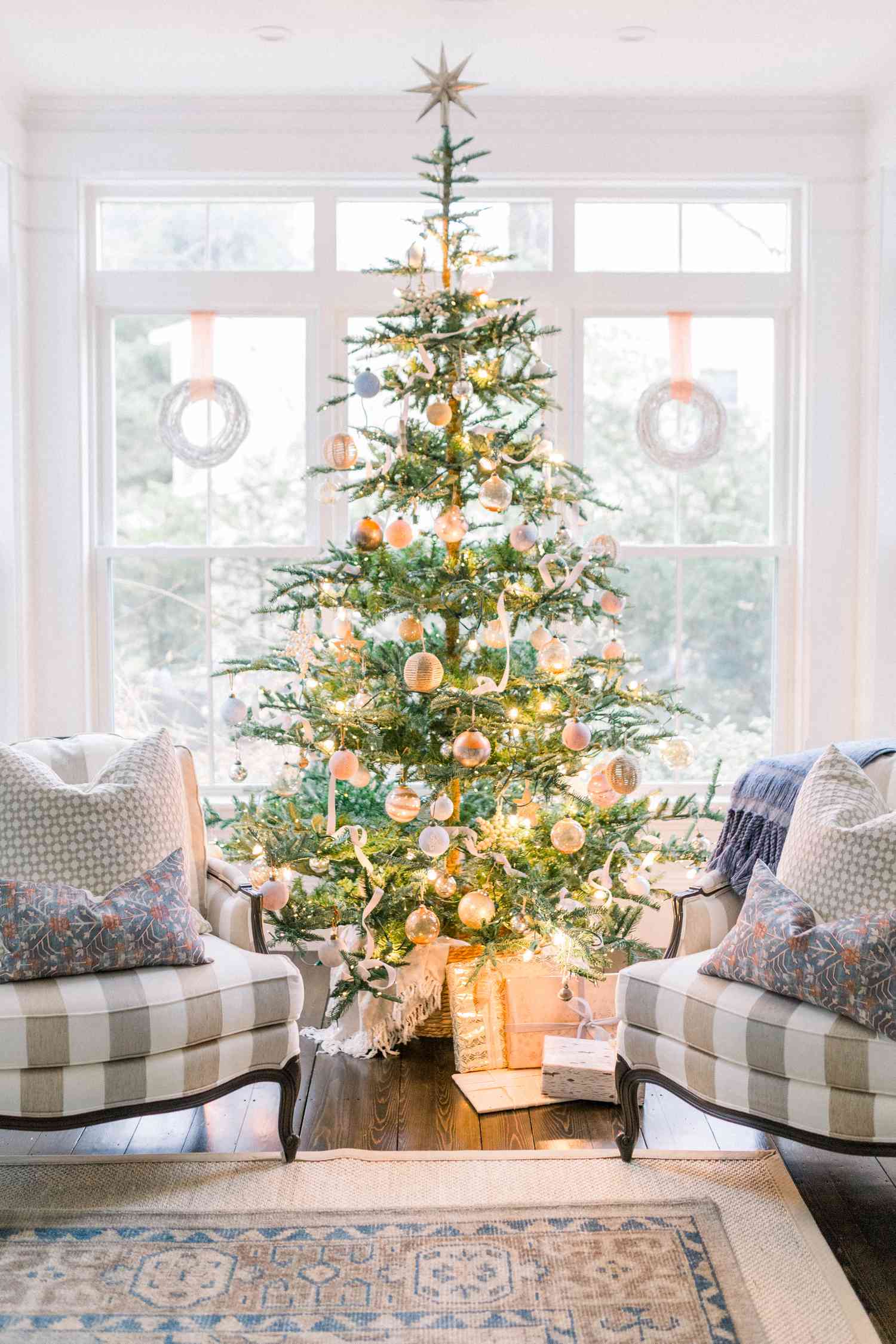 How to Decorate Your Christmas Tree Like a Pro