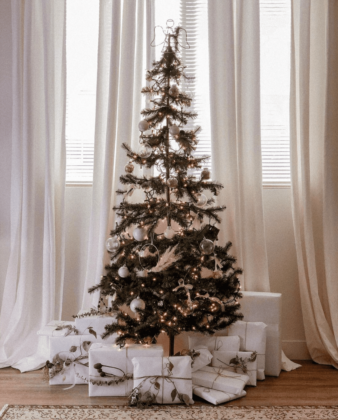 How to Decorate Your Christmas Tree Like a Pro