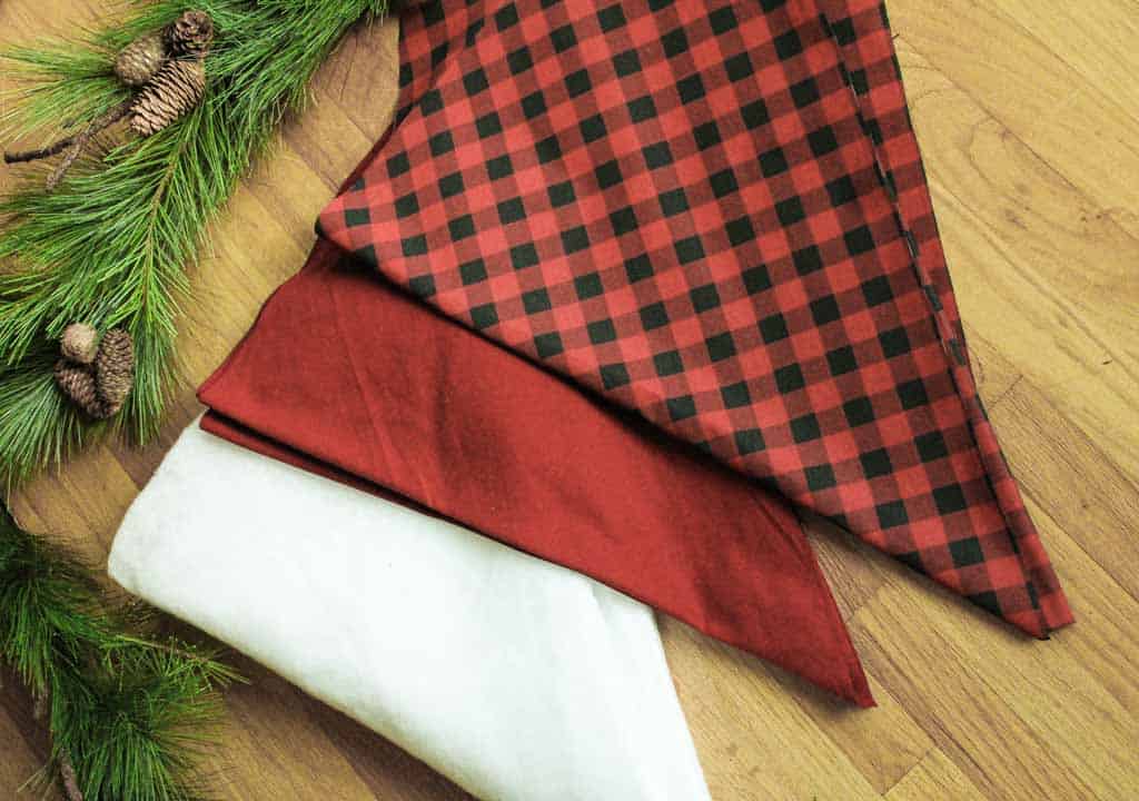 How to DIY a Simple Tree Skirt Pattern for Any Tree - Quilting Wemple