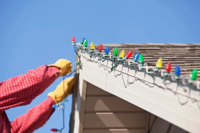 How to Put Christmas Lights on the Roof: A Complete Guide - Neighbor Blog