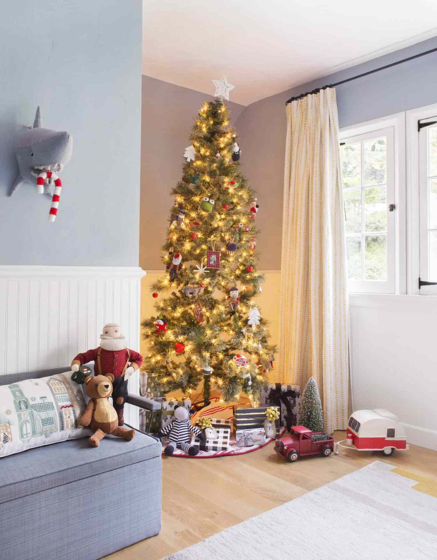 How to Style a Christmas Tree in Your Bedroom