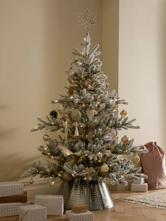 How To Style A Flocked Christmas Tree - Christmas Tree Singapore | #1 Christmas  Trees in Singapore