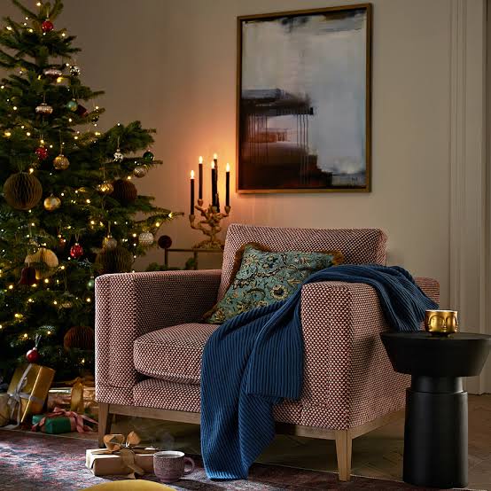 How to Style your Living Room for Christmas - Inspiration corner