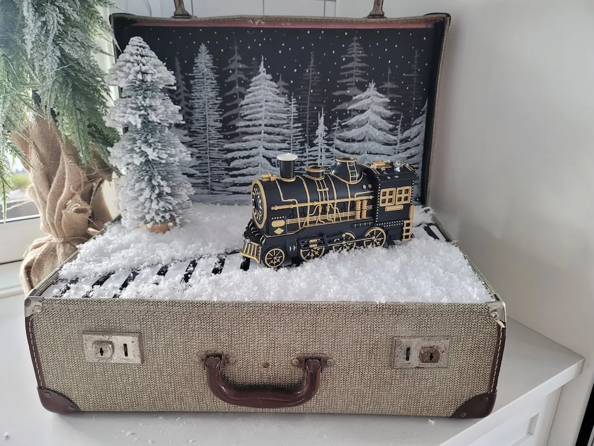 How to upcycle the viral diffuser train to Polar Express - Sweet Valley Acres