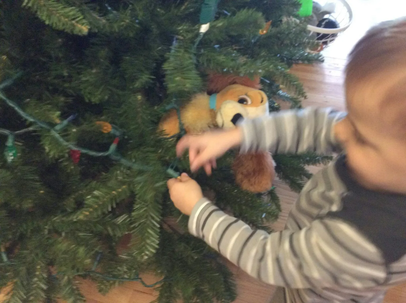 I Let My Kids Decorate The Christmas Tree, & Here's How It Went