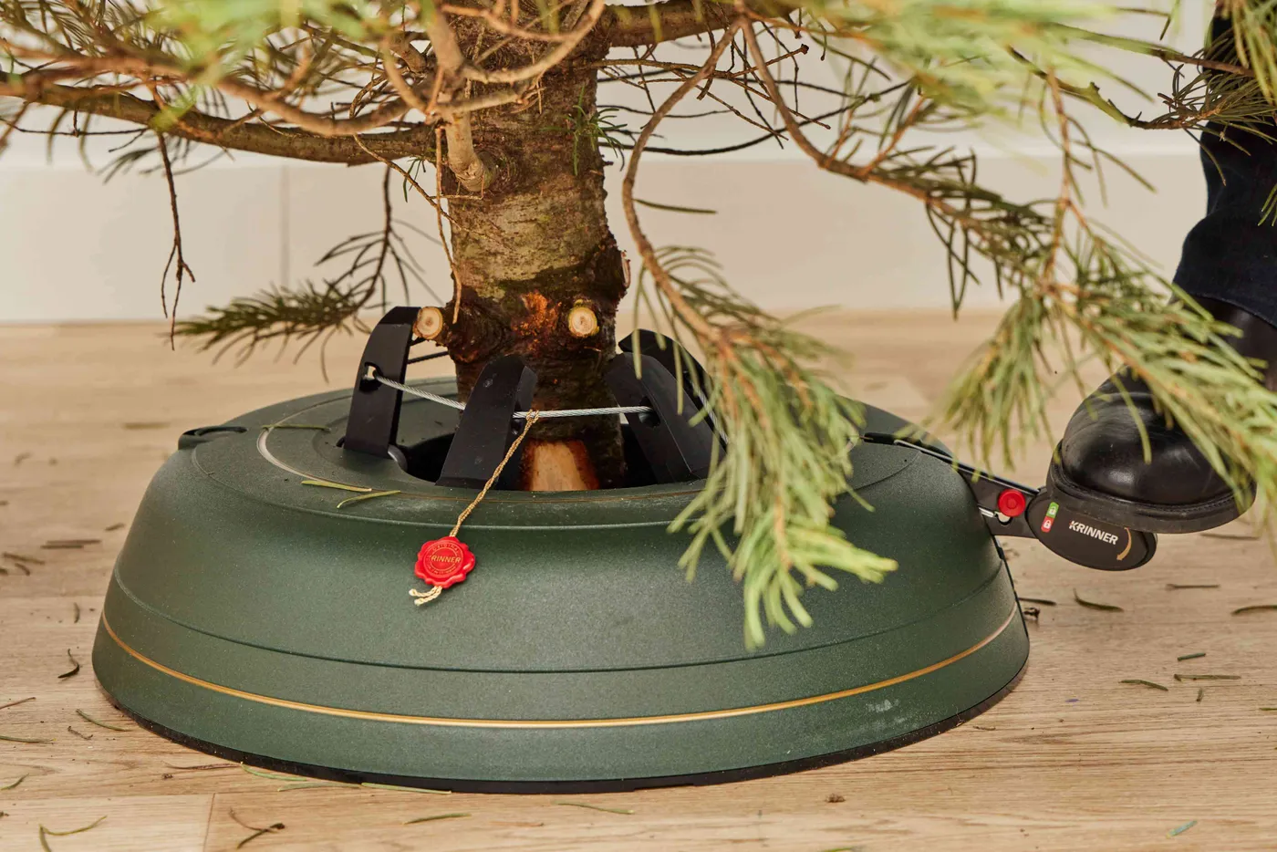 I Set Up My Christmas Tree in 2 Minutes All By Myself, Thanks to This Amazing Tree Stand