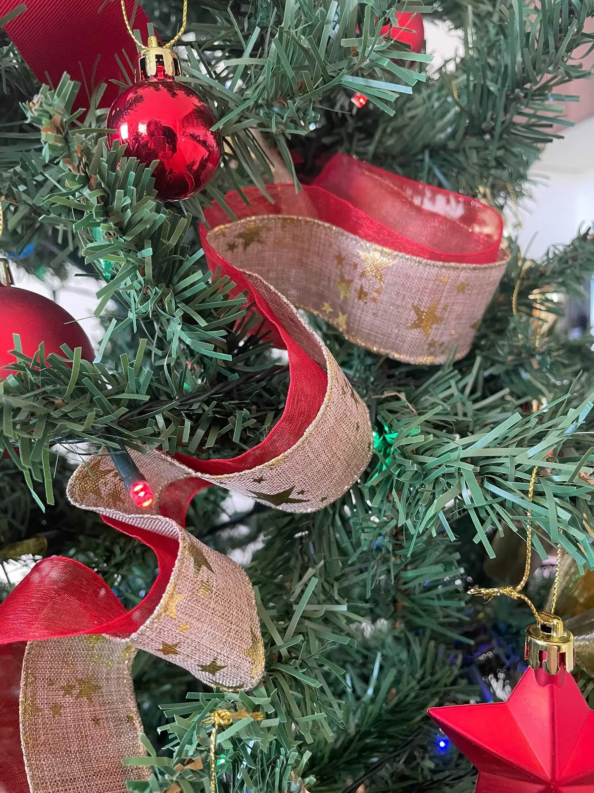 I tried decorating my Christmas tree like a professional and I'll always  use this one trick from now on' - My London