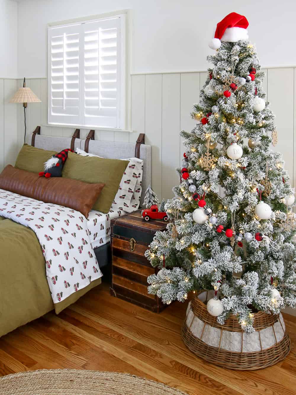 Is a Sparse Christmas Tree Right for You? - Stefana Silber