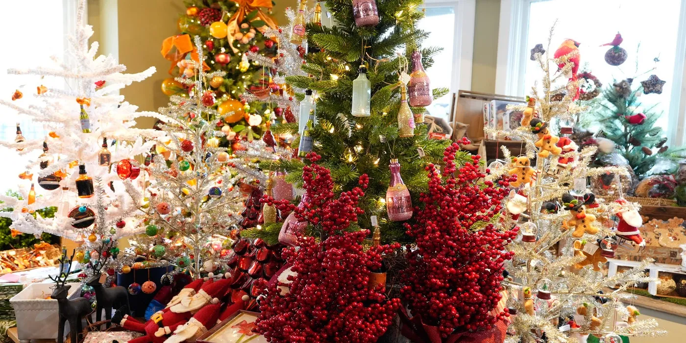 JOYFUL & BRIGHT: Refresh your Christmas decoration with these 5 simple  updates
