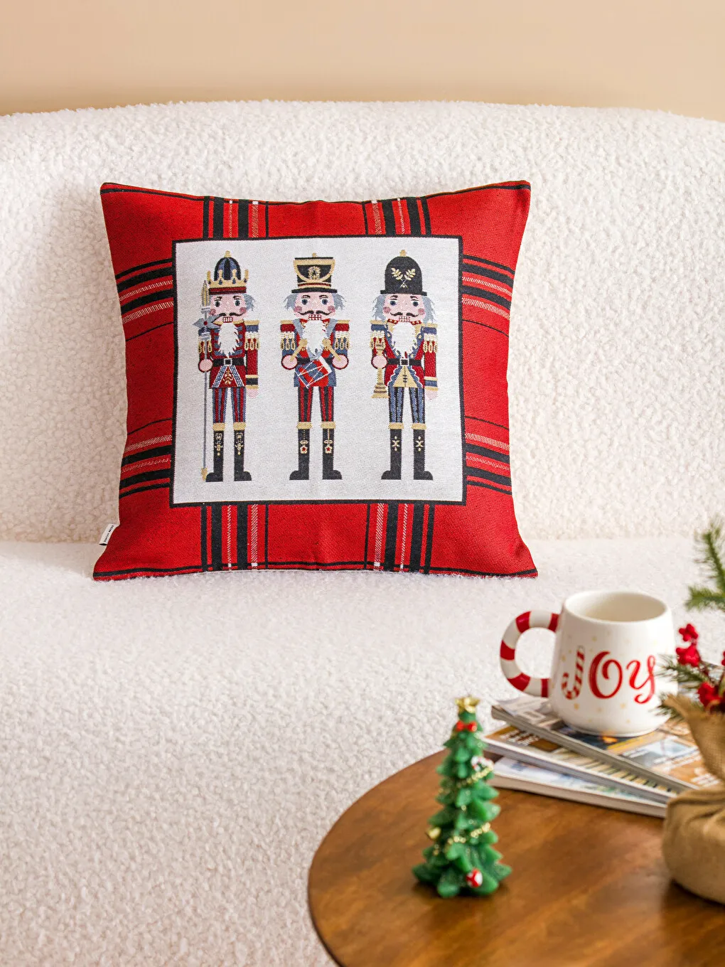 LCW HOME Nutcracker Printed Throw Pillow Case 45x45 Cm - W3DM15Z8-F9C | LC Waikiki