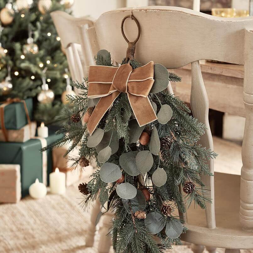 Lights and Charm of Rustic Holiday Table Decor | Archi-living.com - Web  Magazine by Architects and Designers