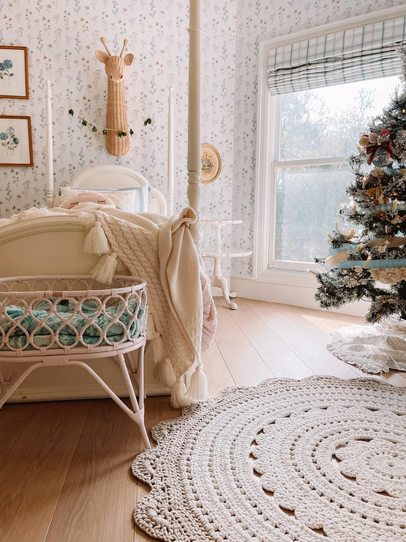 Little Girls Room Christmas Decor - Casey Wiegand of The Wiegands