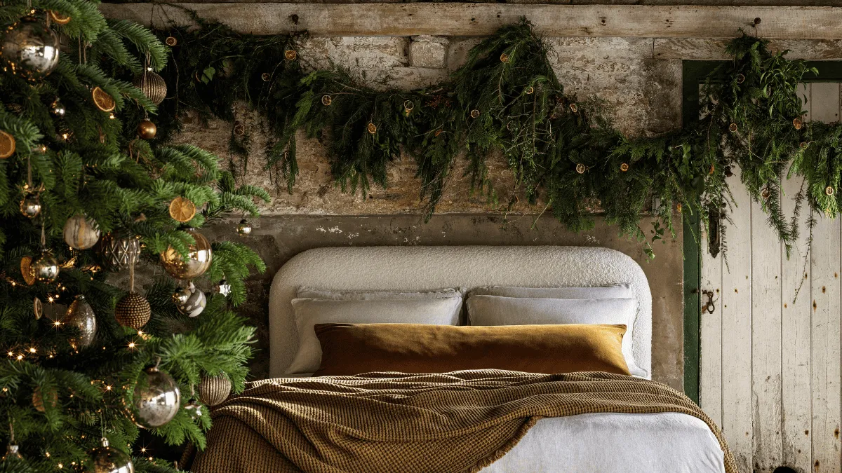 Little Mission ~The Guest Room At Christmas - Woman on a Mission