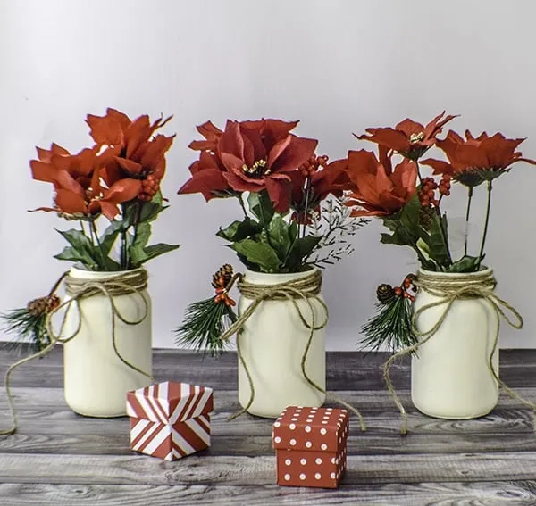Make Painted Christmas Mason Jars - Sew Very Crafty