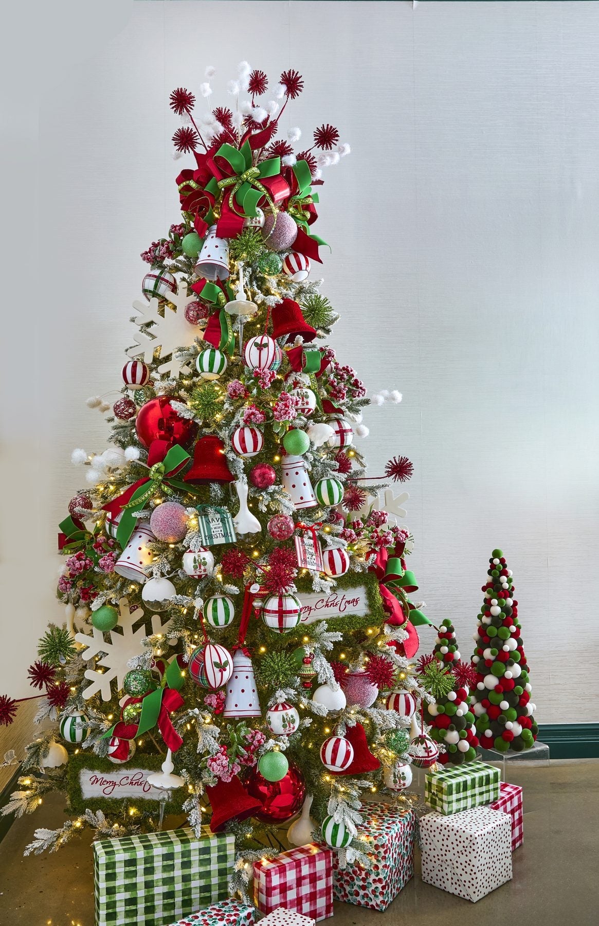 Merry & Bright – Madisonville Christmas Company