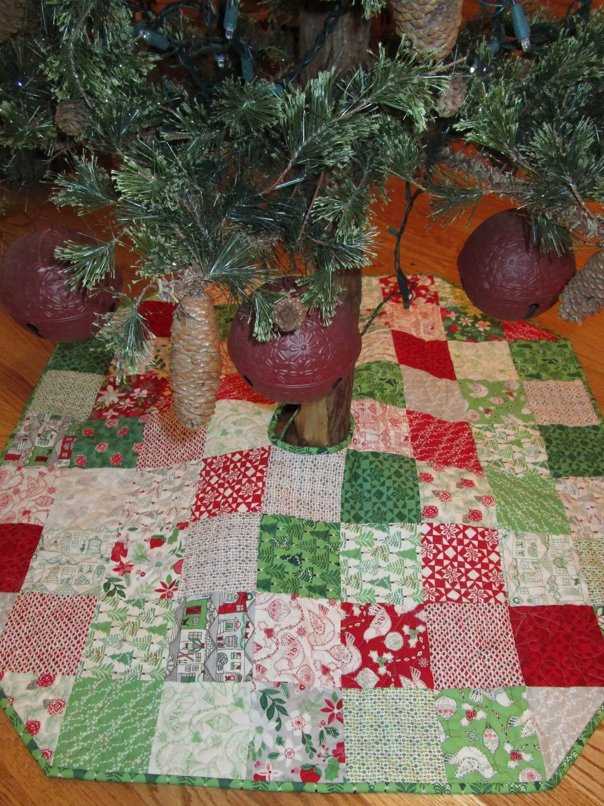 Merry Charm Tree Skirt