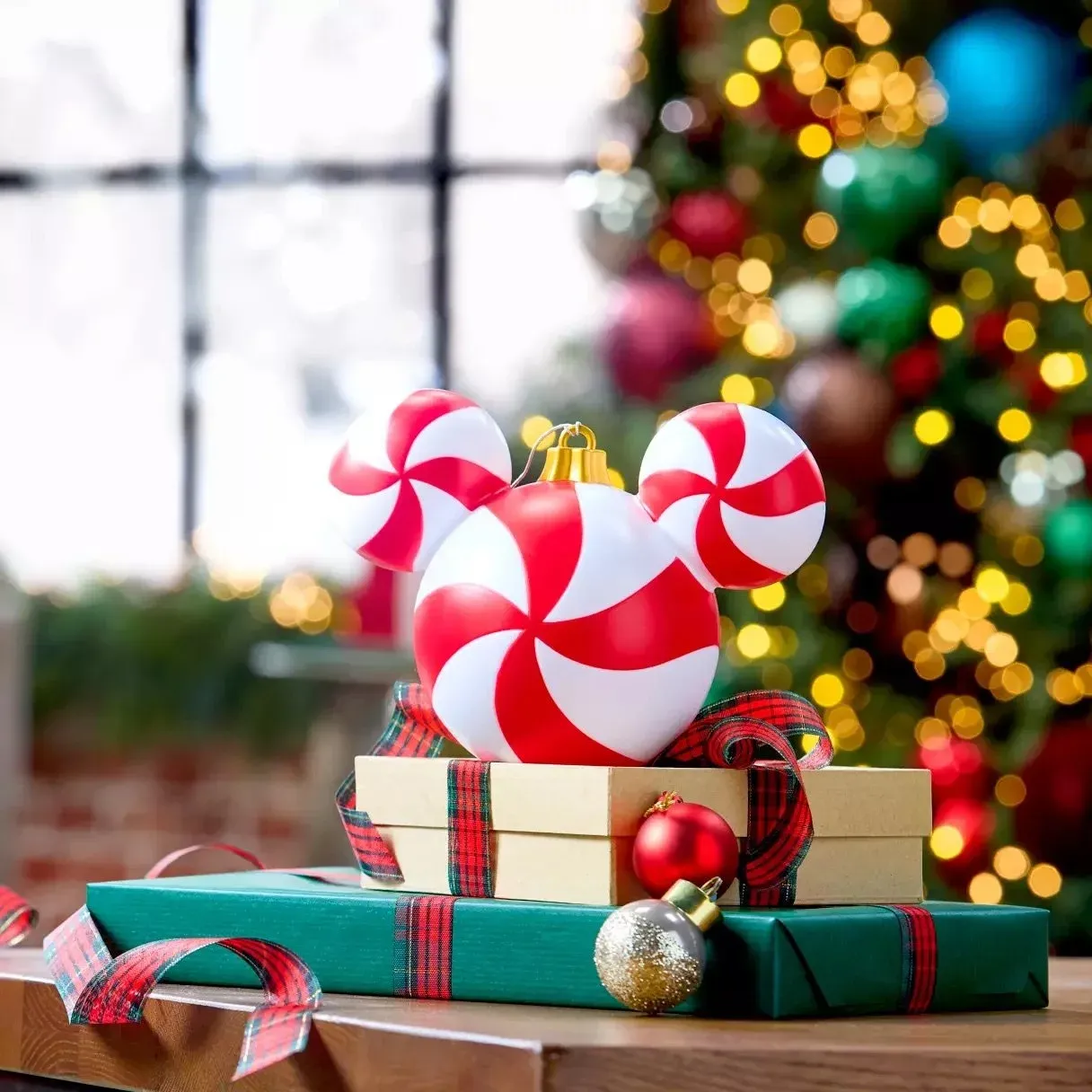 Mickey Mouse Icon Peppermint Swirl Light-Up Ornaments on Disney Store –  Holiday Merchandise 2025 — EXTRA MAGIC MINUTES
