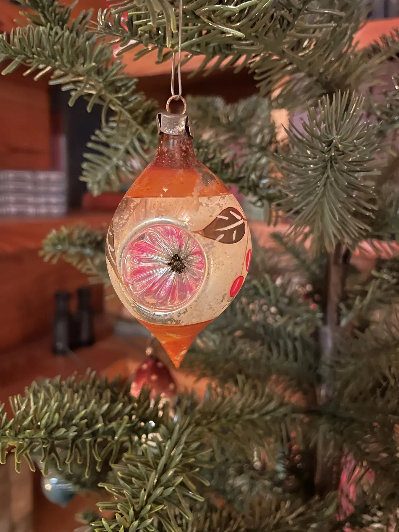Minimalist Holiday Décor, a la Frank Lloyd Wright | Ellington
