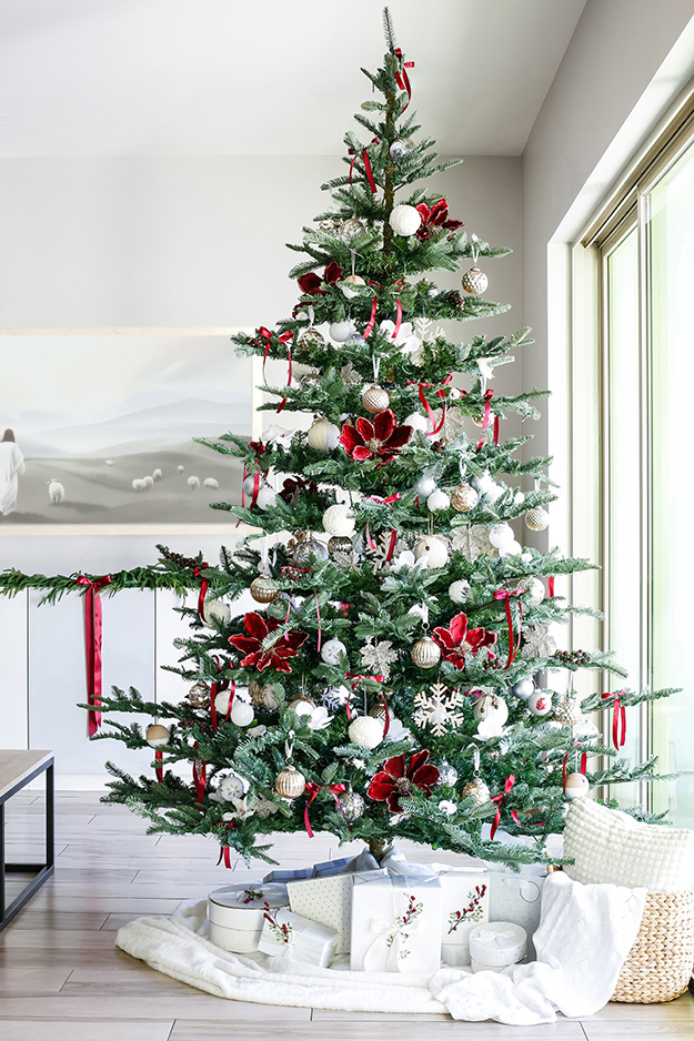 Modern Burgundy, White and Gold Christmas