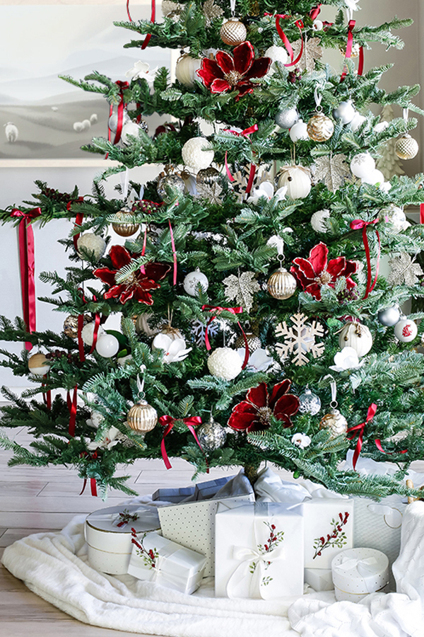Modern Burgundy, White and Gold Christmas