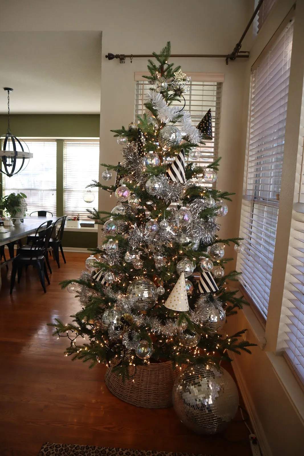 Momfessionals: NYE Tree & Touches