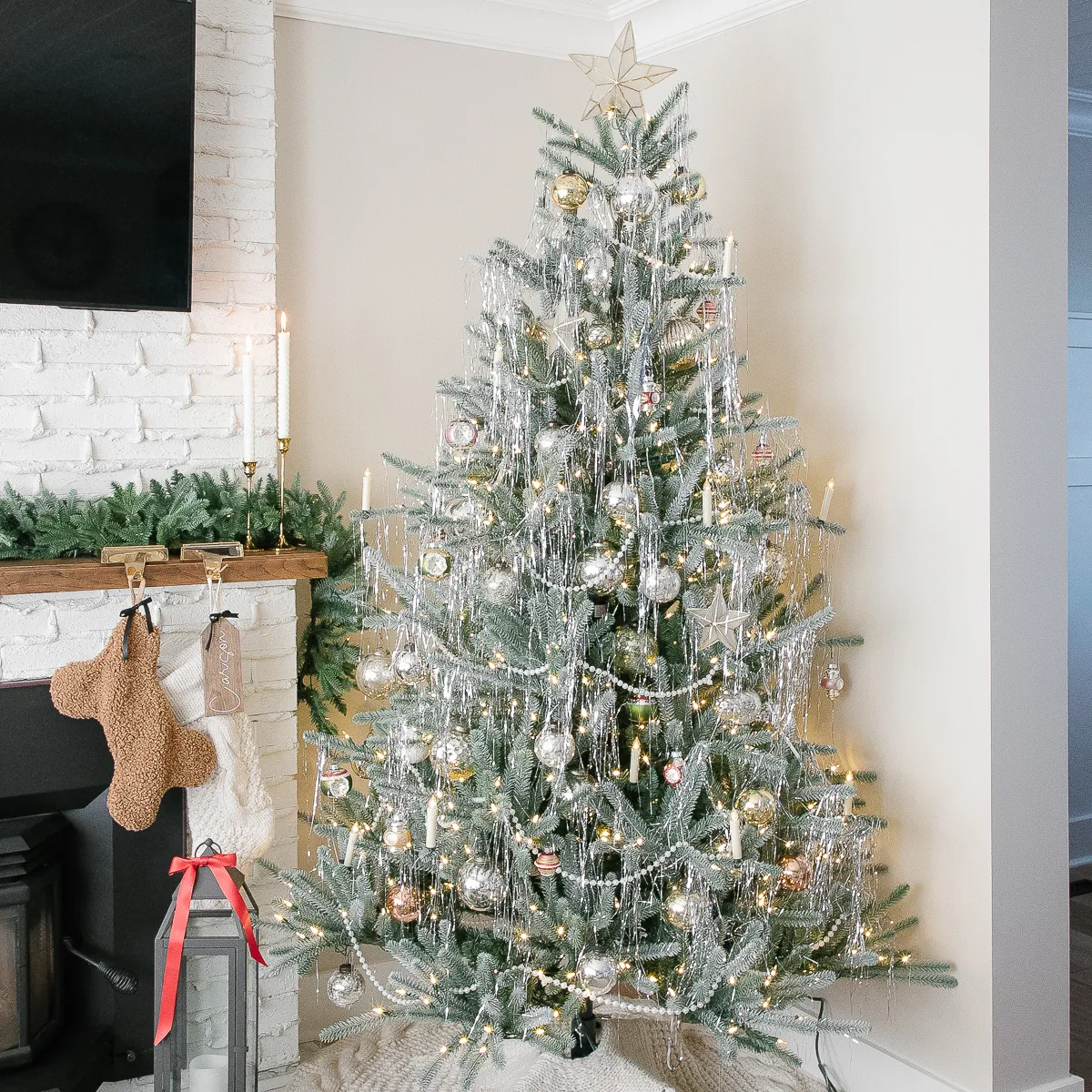Nostalgic Vintage Inspired Christmas Tree - Making it in the Mountains
