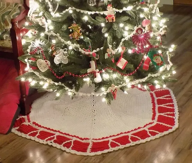 O'Christmas Tree Skirt & Long John Stocking Pattern Release - Sweet Potato 3